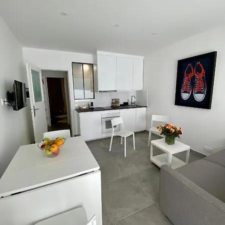 Apartment Chez Les Artistes De Menilmontant *
