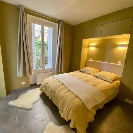 Chez Les Artistes De Menilmontant Apartment *