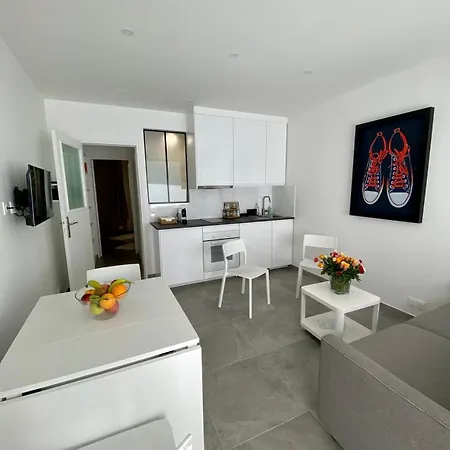 Chez Les Artistes De Menilmontant Apartment *
