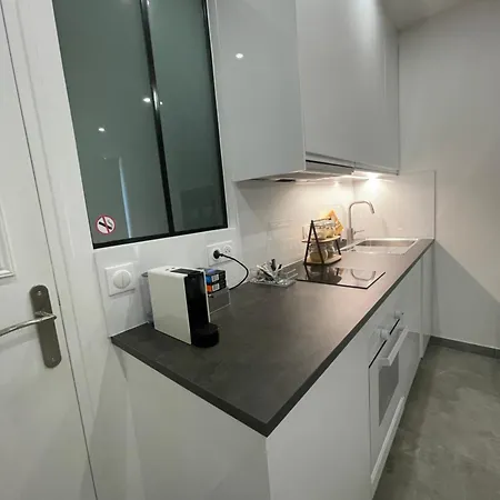 Chez Les Artistes De Menilmontant