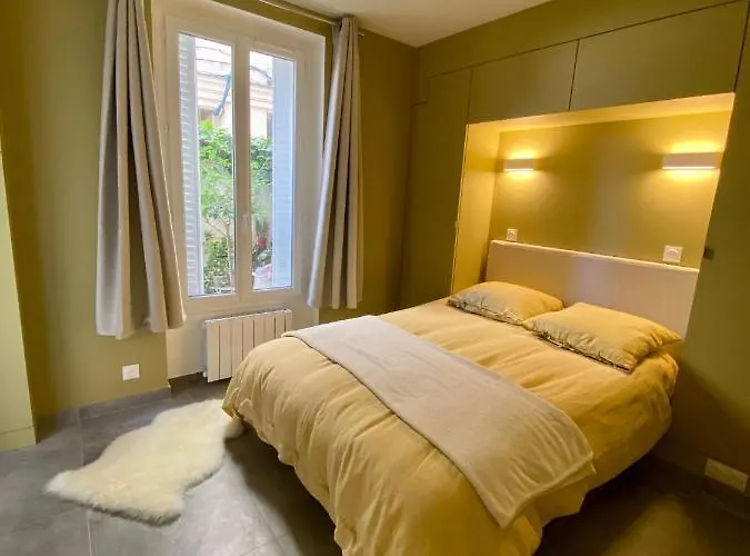 Chez Les Artistes De Menilmontant *